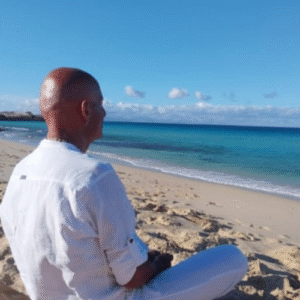 Albert Meditando playa